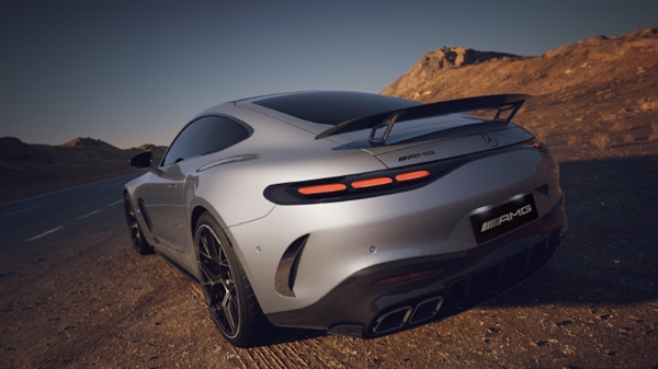 纯油V8不插电!奔驰AMG GT 63 4MATIC+中国首秀:“破百”仅需3.2秒