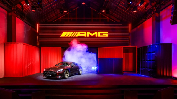 纯油V8不插电!奔驰AMG GT 63 4MATIC+中国首秀:“破百”仅需3.2秒