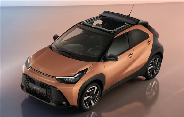 年轻人的第一台敞篷SUV！新款丰田Aygo X官图发布：搭载1.5L电混动力