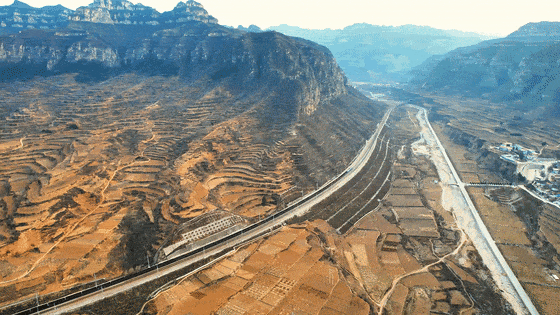 8倍于复兴号标准动车组!超长火车震撼再现:到底有多少节车厢