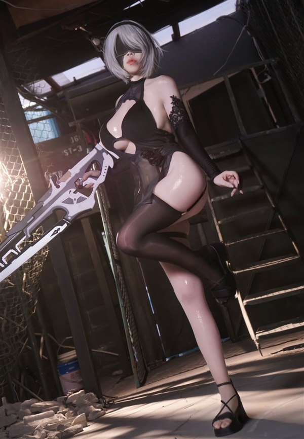 日本性感小姐姐Cos尼尔2B：非常吸睛