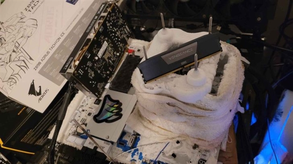 DDR5超频世界纪录迈出一大步!达到惊人13153MT/s