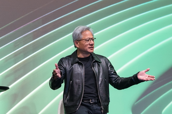 英伟达CEO黄仁勋警告:中国将在AI竞赛中击败美国