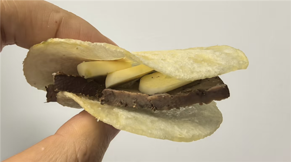 “肝脆薯了蒜了”爆火!这种邪修吃法 真的好吃还不伤身吗