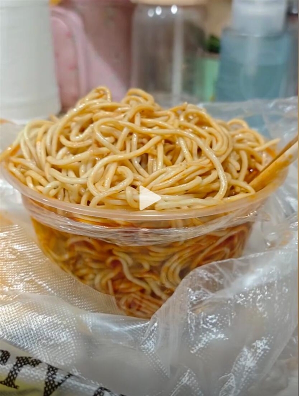 牛肉面馆一碗“管饱面”全网爆火:有人跨省来吃面