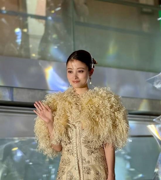 颜值即正义！日本“千年一遇美少女” 桥本环奈晒新照引围观 宅男最爱 