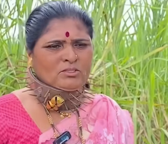 为防豹子偷袭 印度村民戴上了“脖圈”