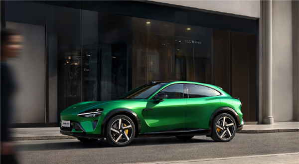 雷军罕见硬刚回应！同日公关负责人被曝调整