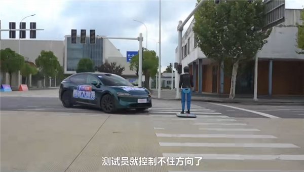 12款车AEB大横评左转遇行人:华为ADS继续封神 智界R7拿下第一