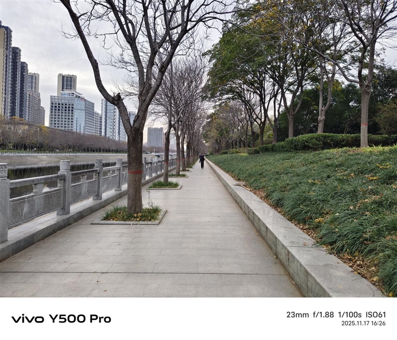 2亿像素的国民小旗舰!vivo Y500 Pro评测:超耐用超给力