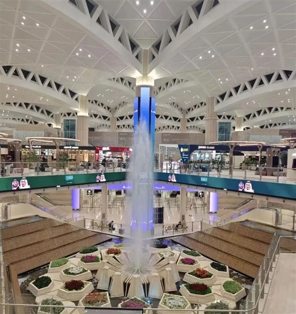 这个机场居然和邻国一样大!堪比10万个足球场