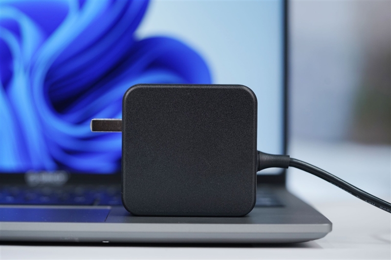 奥睿科Obook超能本评测：外设龙头的跨界作品 设计独特充满品牌特点