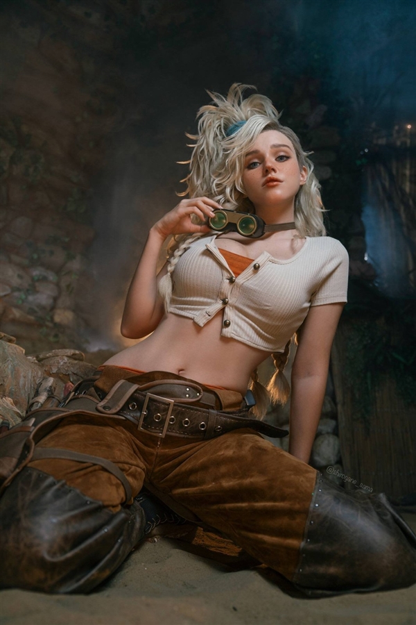 确实火热! 毛妹cos《怪物猎人:荒野》杰玛