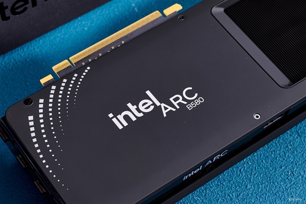 英特尔锐炫B770显卡来袭:300W功耗冲击3000元级市场