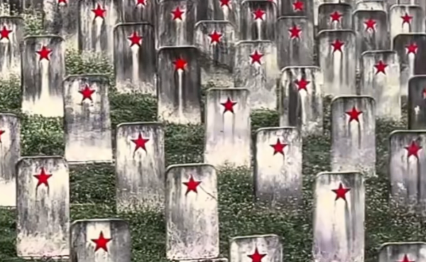 为获流量男子直播故意脚踩烈士陵墓 账号已被封禁！