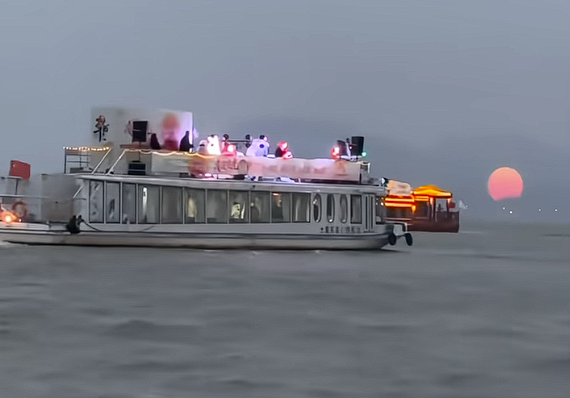 创意满分！武汉东湖将摩天轮爆改“人造太阳”：游客不白来