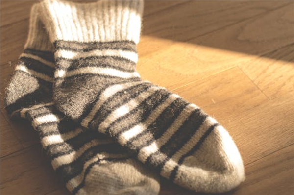 男子把袜子衣服同洗致感染 医生提醒：三件事要特别注意