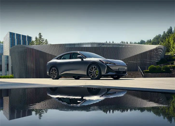 车主买极狐汽车 4S店承诺送黄金!车到了 黄金却没到