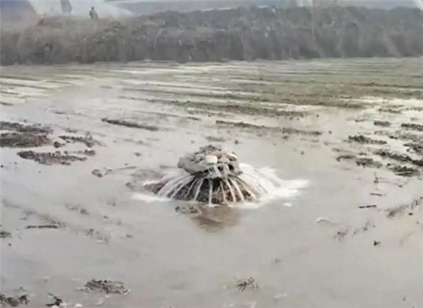 山东一闲置水井突喷热水变“温泉” 当地回应:降水较多 非人为原因