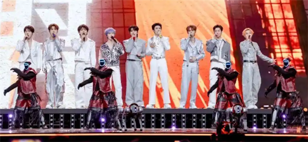 宇树机器人台上热舞 台下舞王四脸看懵 黄渤白敬亭被赶上架赛博斗舞