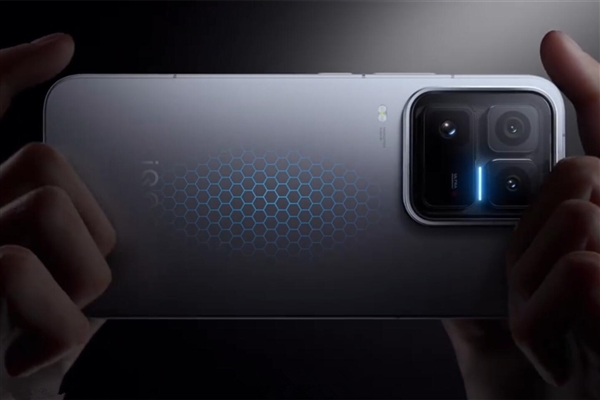 iQOO 15 Ultra首销：2026年首款性能Ultra 4999元起