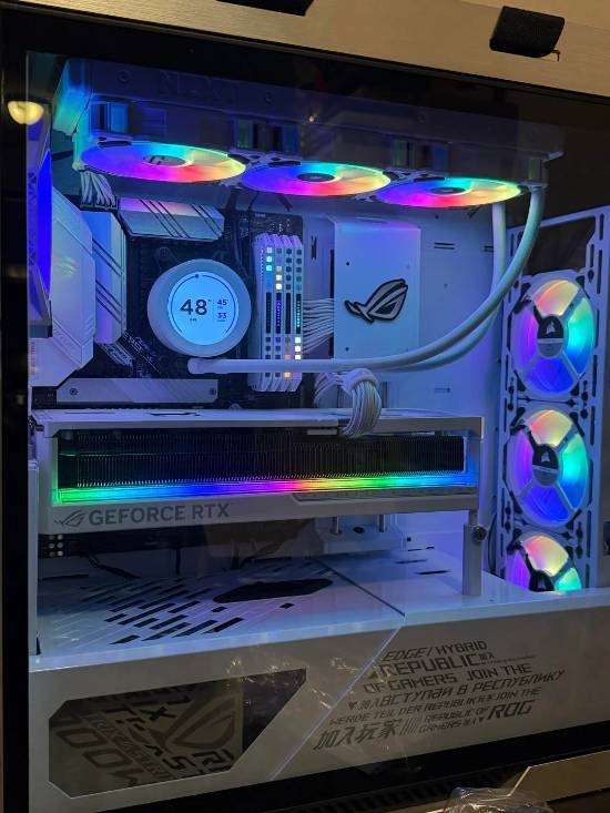 男子1.5万买RTX 5080 取消订单后仍被送到：亚马逊为何白送 自身错误要买单