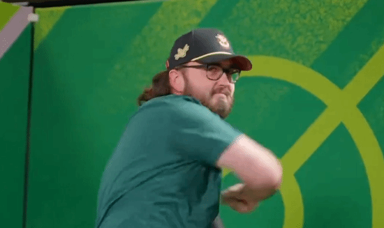 电竞冠军因庆祝动作被判负！玩家抗议：裁判才该开除