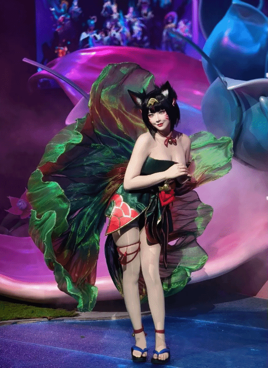 美女韩援Coser回应争议:已终止与中国代理商的合作